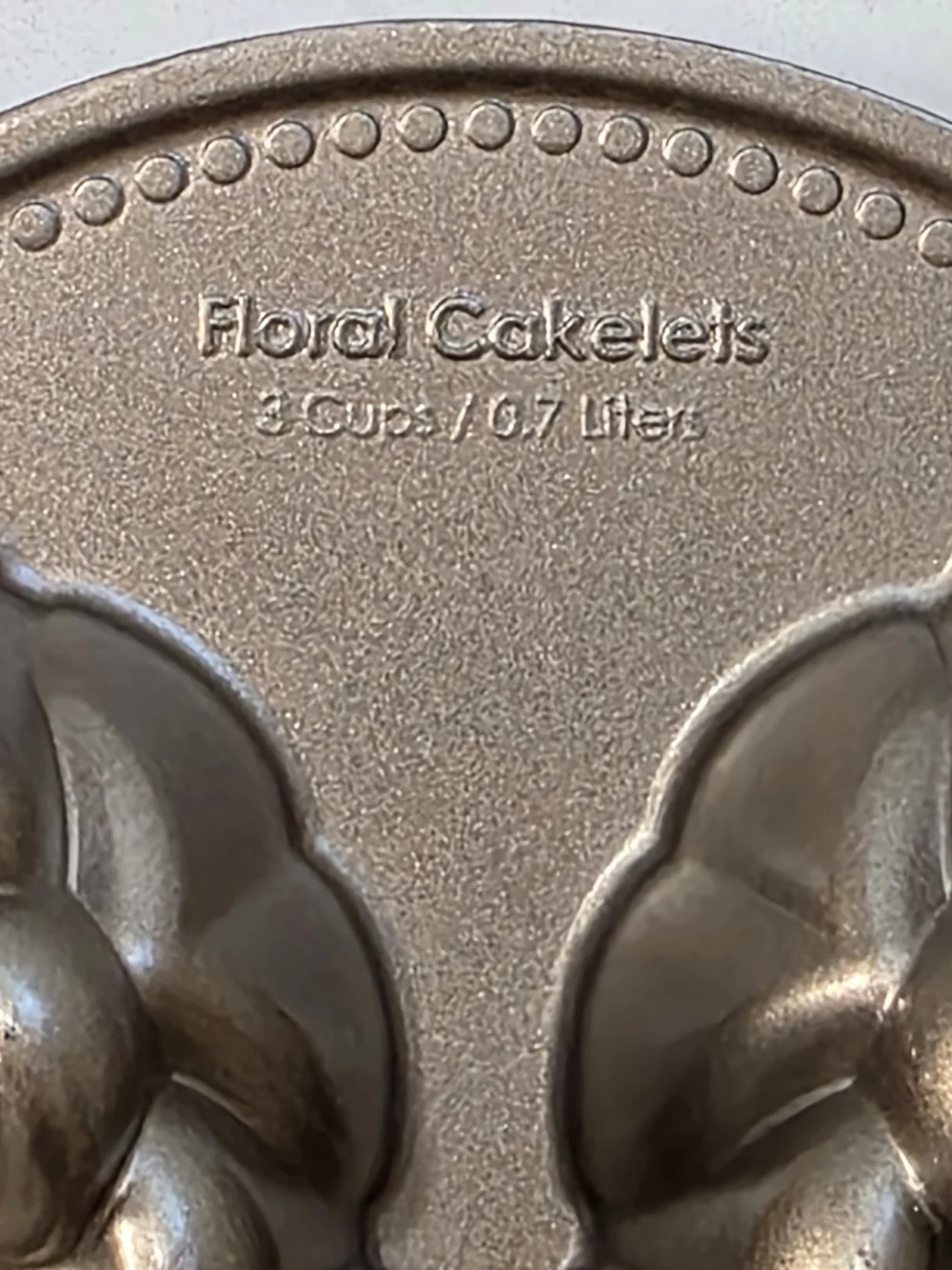 Nordic Ware Floral Mini Cakelets 6 Cavity 3 Cup Bakeware Metal Nonstick Aluminum